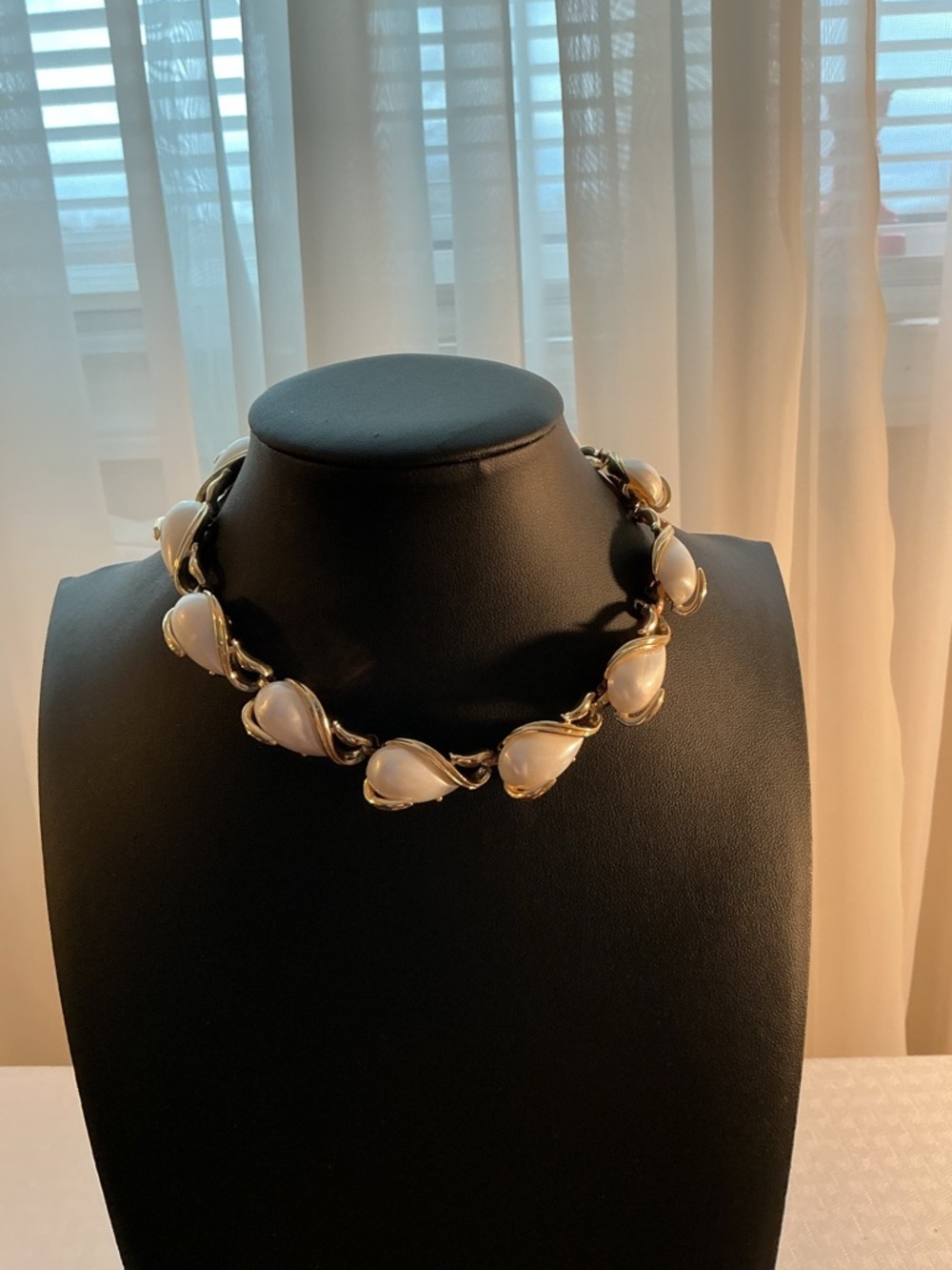 Sarah Coventry “Windswept” Vintage Faux Pearl Choker Necklace
